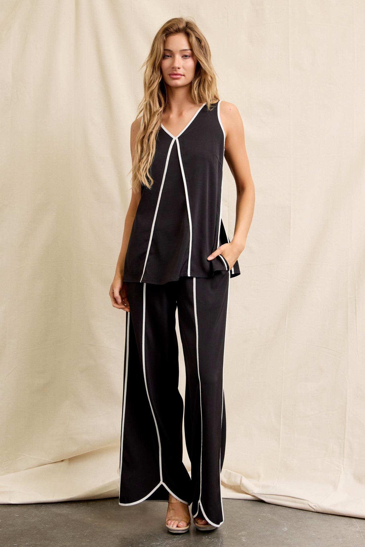 Astrid Elegance Woven Sleeveless V-Neck Tunic & Pants Set With Contrast Binding