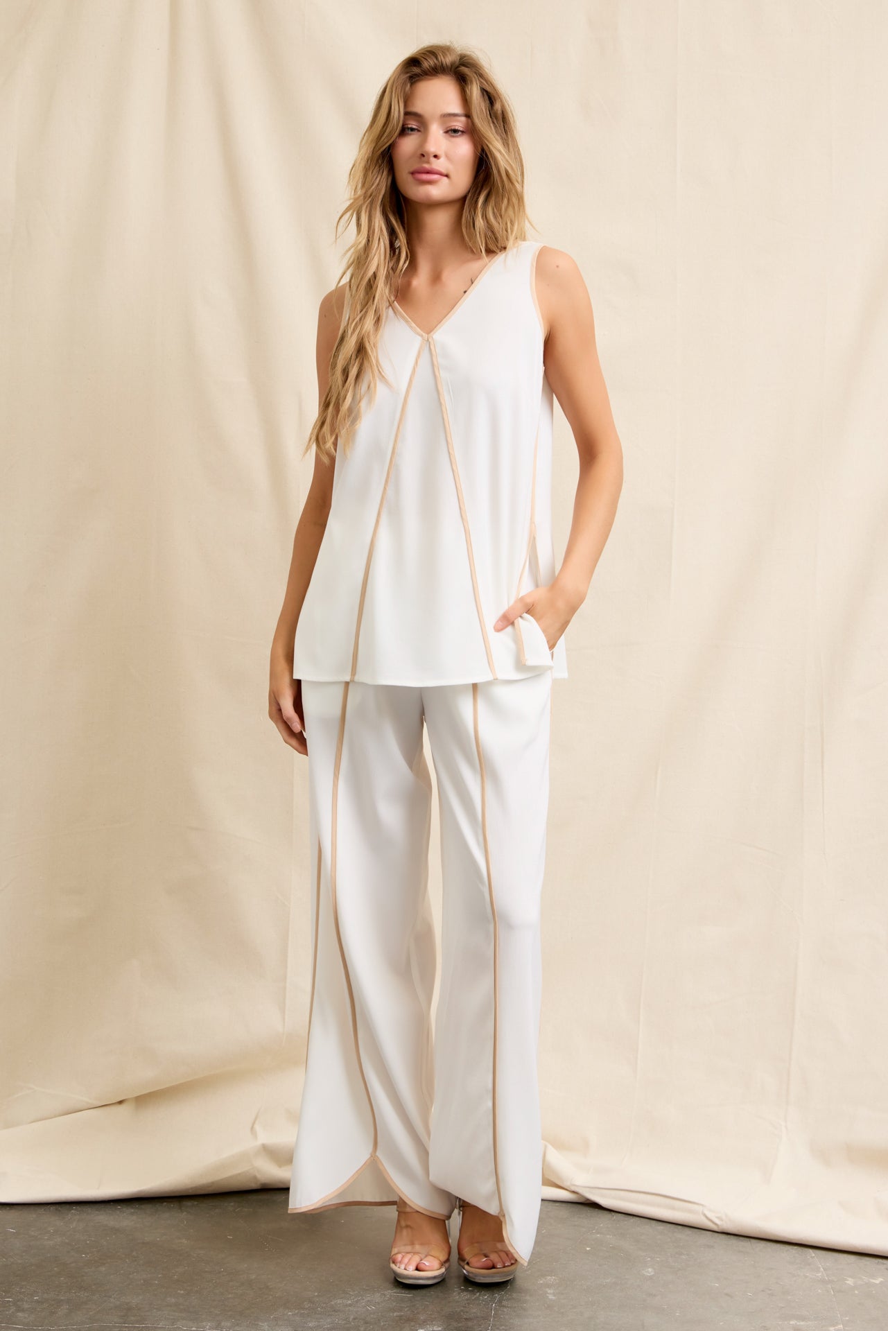 Astrid Elegance Woven Sleeveless V-Neck Tunic & Pants Set With Contrast Binding